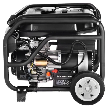 Бензиногенератор Hyundai HHY 3050FE
