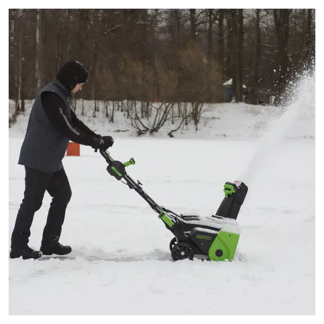 Greenworks 2602507 – аккумуляторный снегоуборщик
