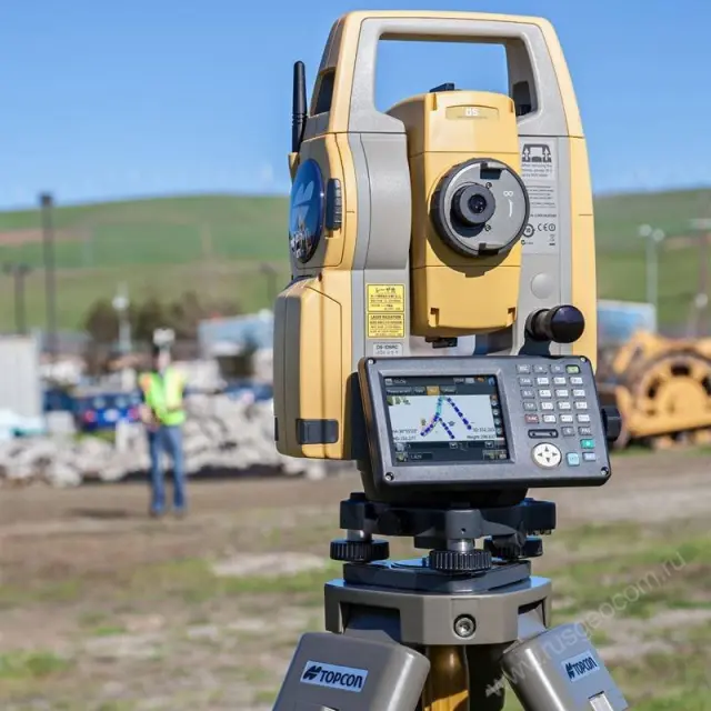 Тахеометр Topcon DS-101 на строительной площадке