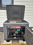 SUNREKA G3500EAX в тихом зимнем кожухе 1200 RAL 7035 - бензиновый генератор
